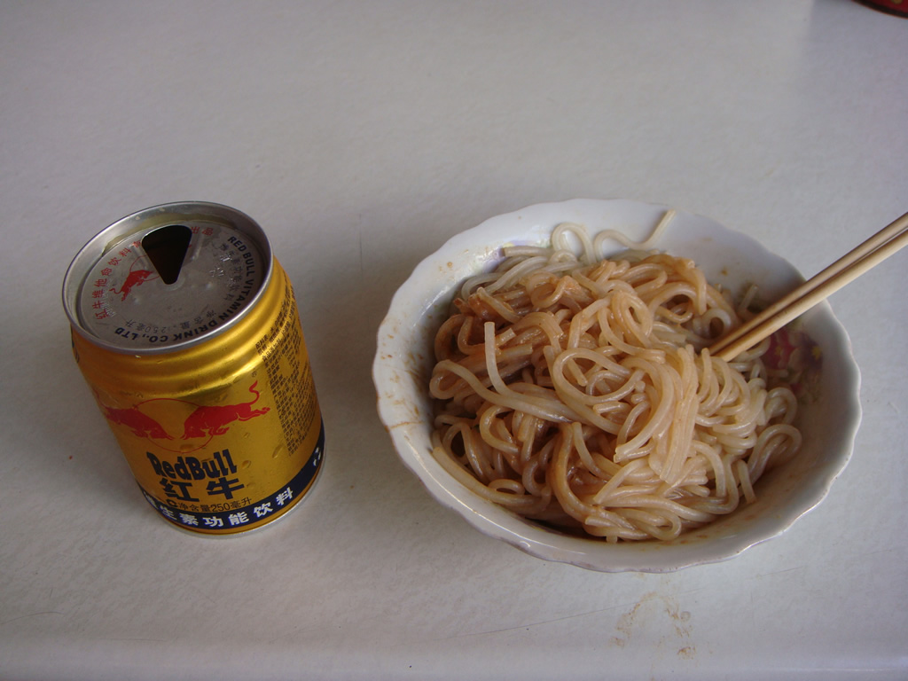 DSC02313_r1_c1 早饭:红牛+拌粉